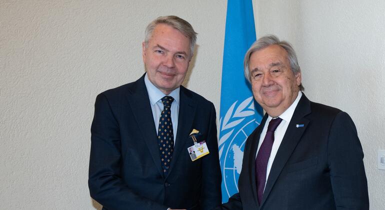 أرشيف: أمين عام الأمم المتحدة أنطونيو غوتيريش (يمين) ووزير خارجية فنلندا بيكا هافيستو